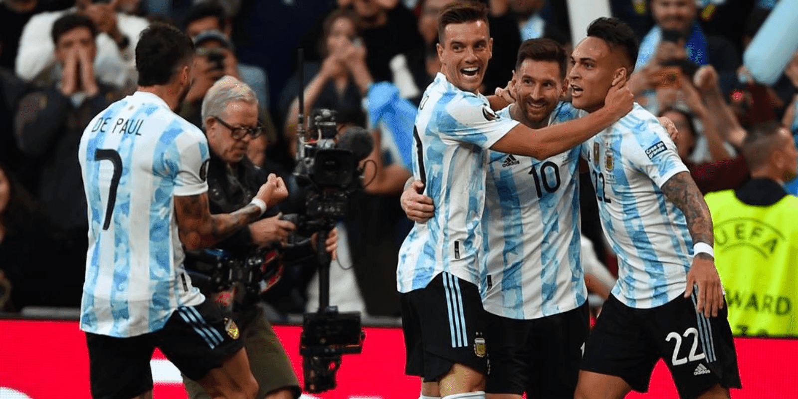 Juega de defensa central y quiere meterse en la lista final de Lionel Scaloni para el Mundial