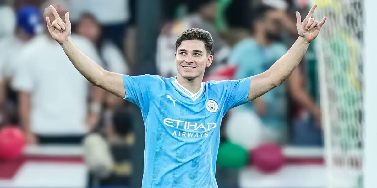 Julián Álvarez celebrando su gol en Manchester City