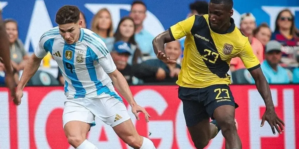 Julián Álvarez en acción vs Ecuador.