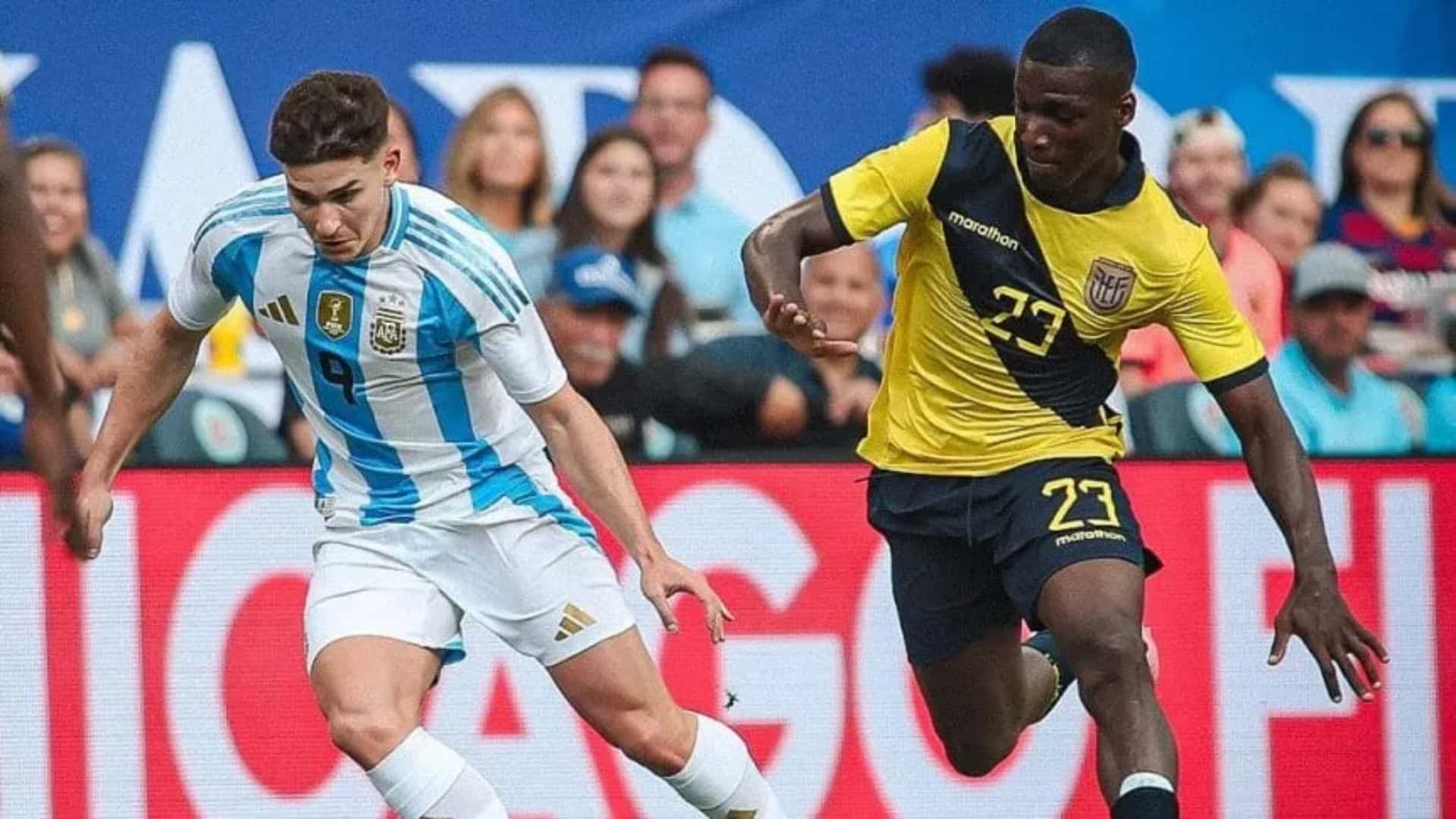 Julián Álvarez en acción vs Ecuador.