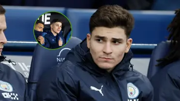 Julián Álvarez en el banco de suplentes del Manchester City