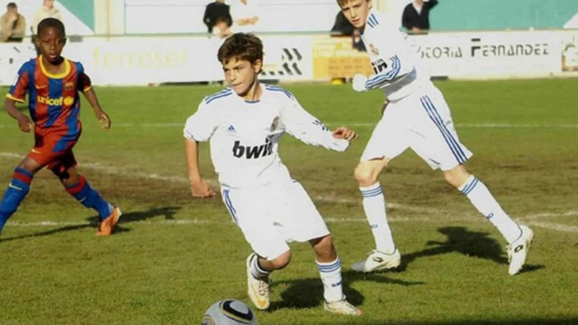 Julián Álvarez es una de las figuras del equipo de Marcelo Gallardo y antes de llegar al Millonario, estuvo a prueba en el Real Madrid donde no pudo quedarse en España y también en Boca Juniors aunque su amor por River fue más para el delantero. ¿Cómo fueron las experiencias del atacante? Toda la información acá.