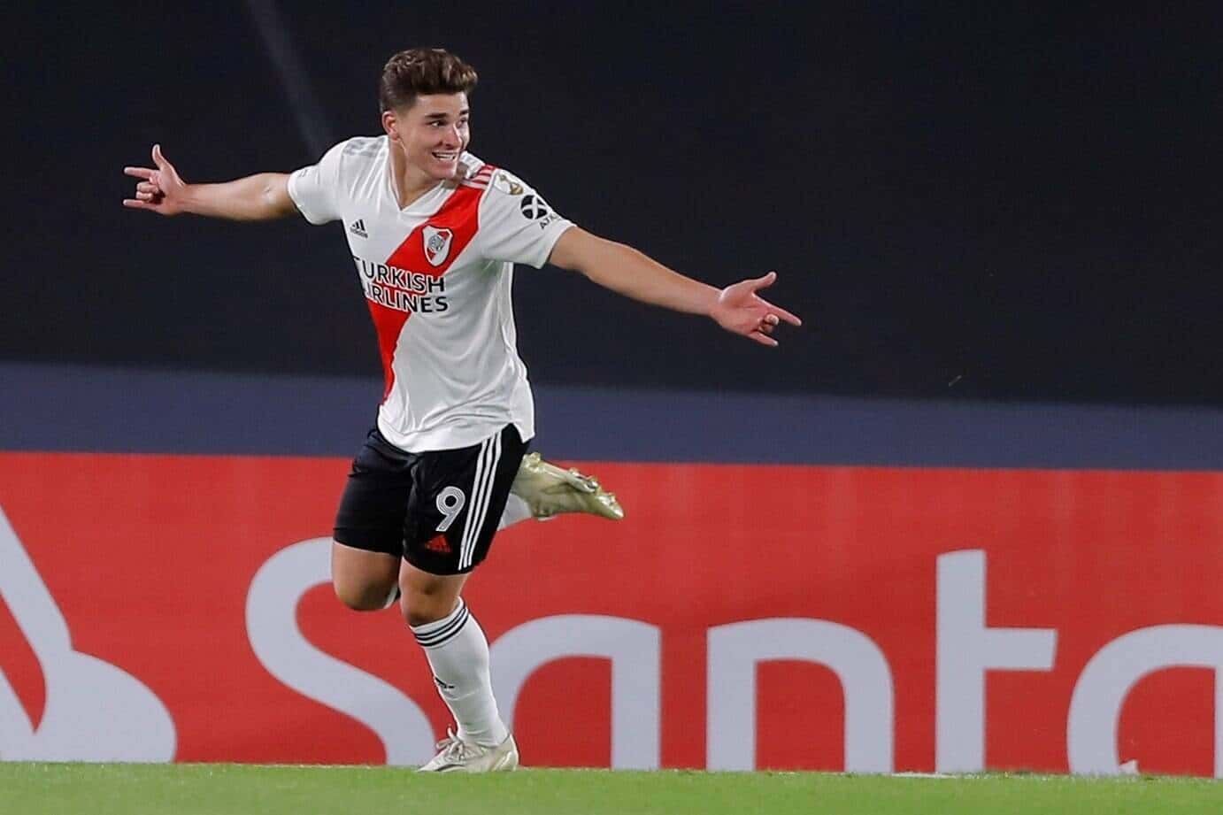 Julián Álvarez es una de las joyas que sacó River Plate en el último tiempo, sus grandes actuaciones hicieron que el Orlando City lo venga a buscar y oferte 10 millones dólares más bonos, pero desde el club rechazaron la oferta ¿Cuál fue el principal motivo? Toda la información acá.