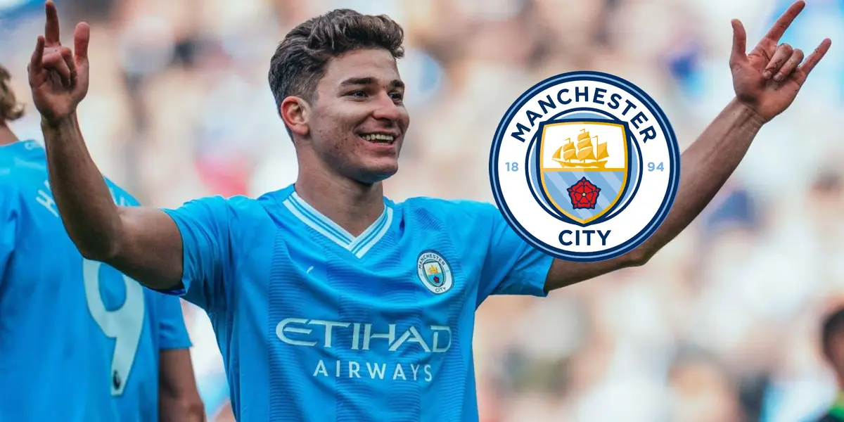 Julián Álvarez festejando un gol con el Manchester City.