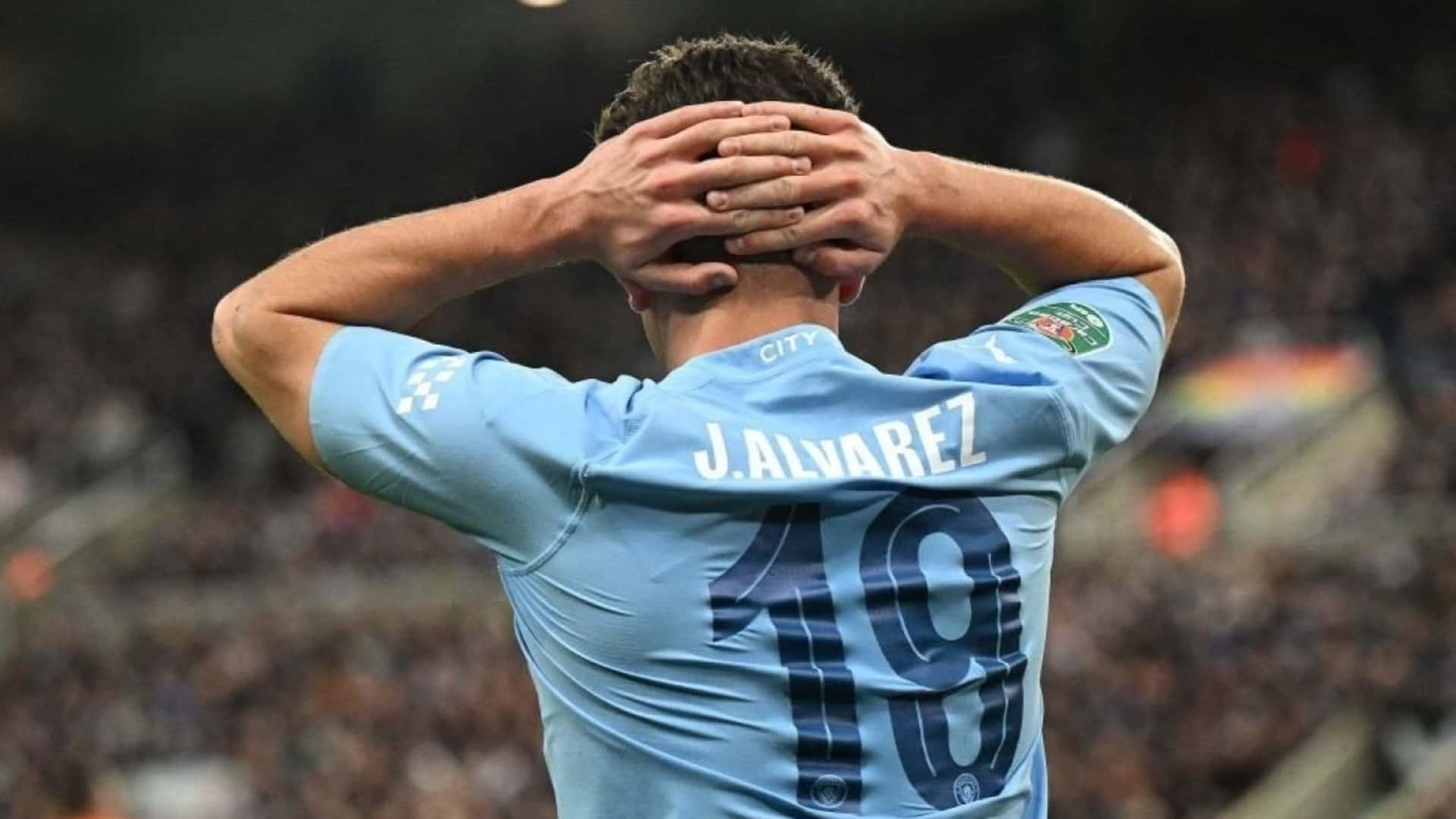 Julián Álvarez fue abucheado por los hinchas del Manchester City