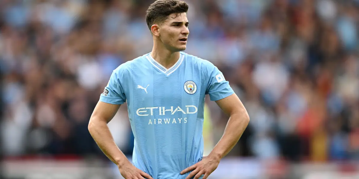 Julián Álvarez podría marcharse de Inglaterra.