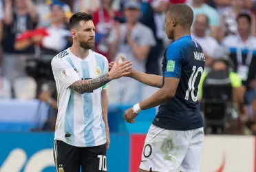 Kylian Mbappé actualmente se desempeña como futbolista del Paris Saint-Germain, de todas maneras, ante la llegada de Lionel Messi al conjunto francés, quedaría opacado y su continuidad se mantiene en duda ¿Se irá al Real Madrid? Toda la información acá.