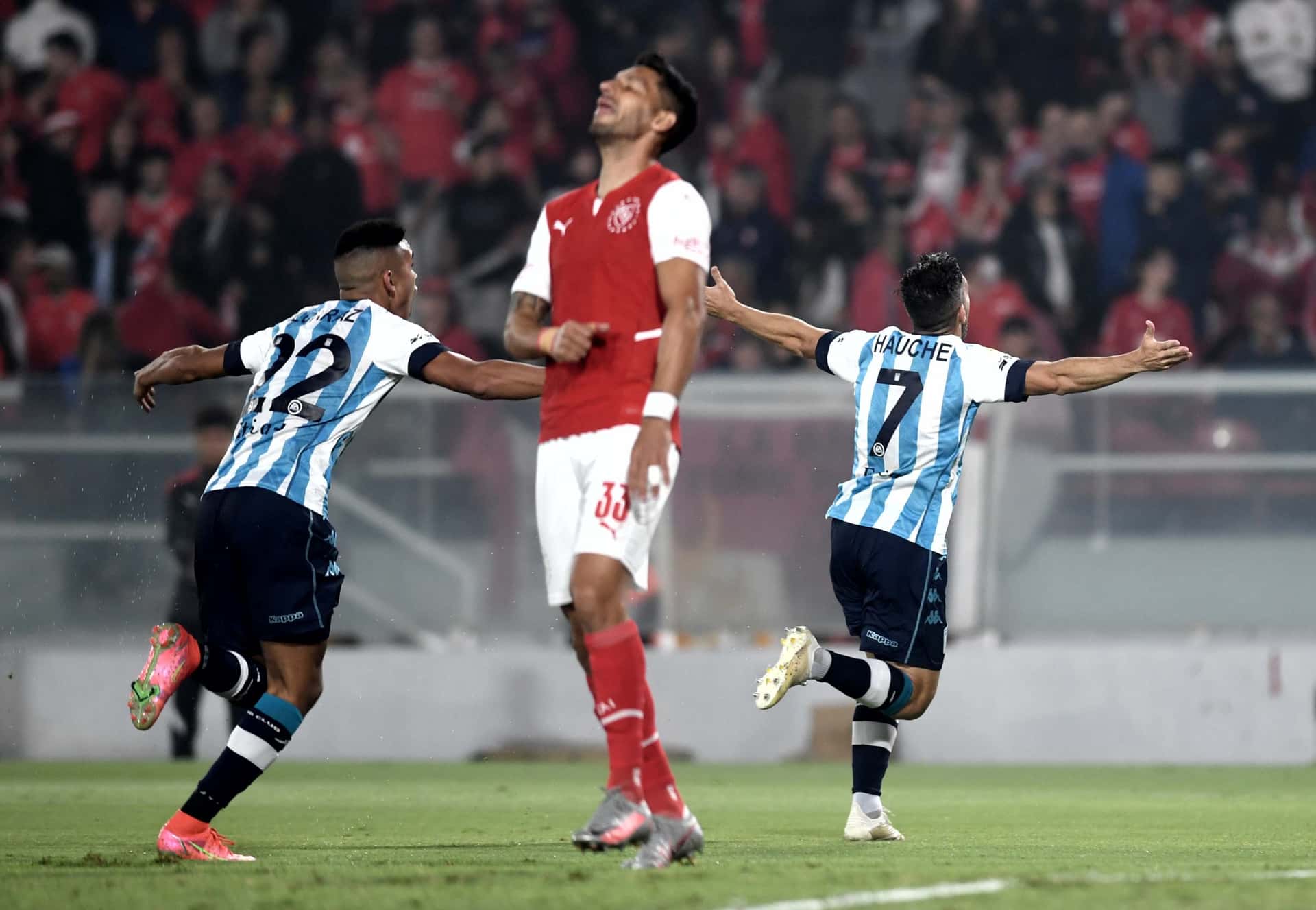 La Academia consiguió un triunfo tremendo en cancha del Rojo y luego del partido empezaron a aparecer los típicos memes.