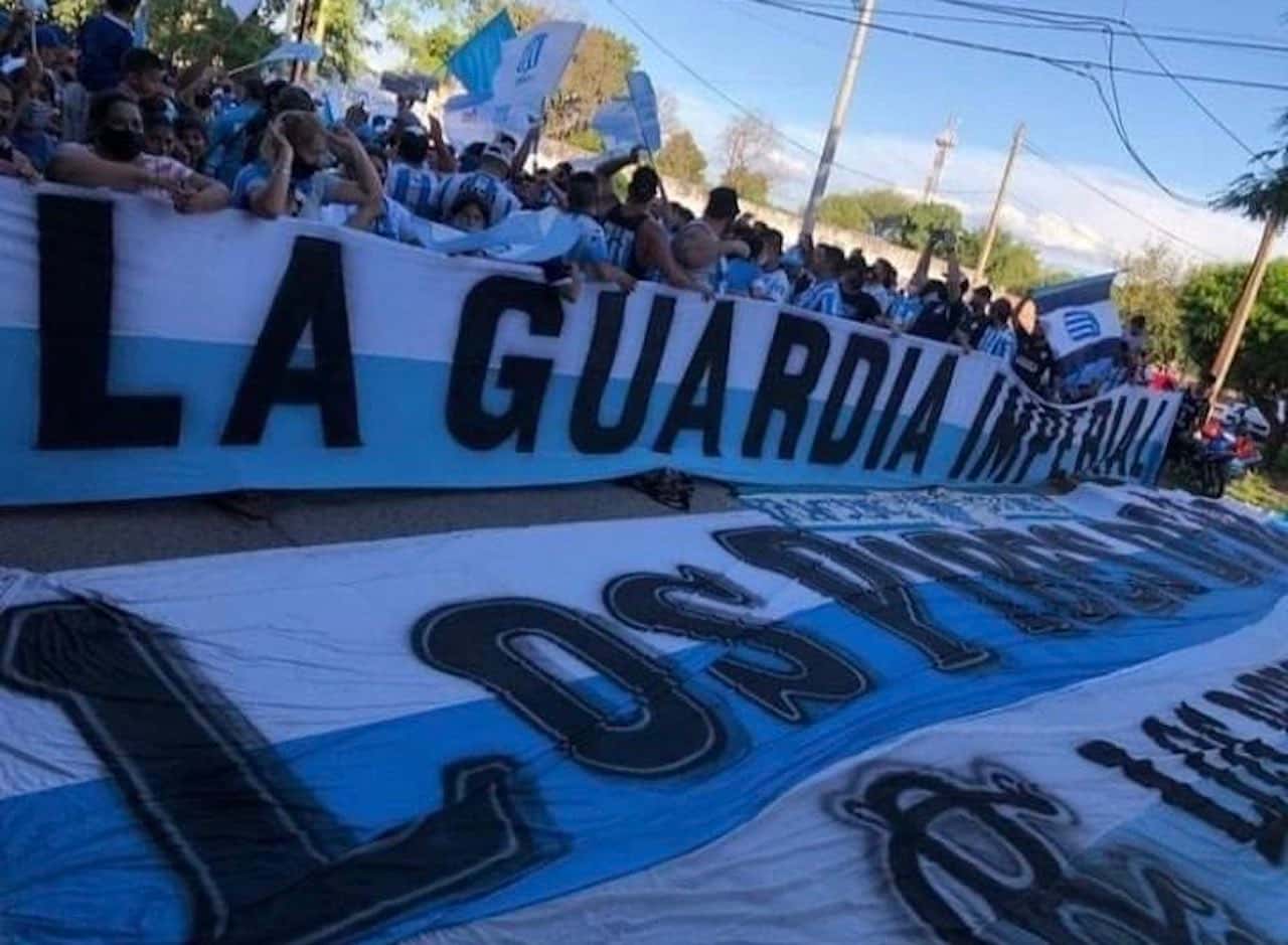 La Academia igualó sin goles ante Newell's y es el primer clasificado a los cuartos de final. Sin embargo, el cruce de facciones en la hinchada de La Academia entristece al fútbol argentino.