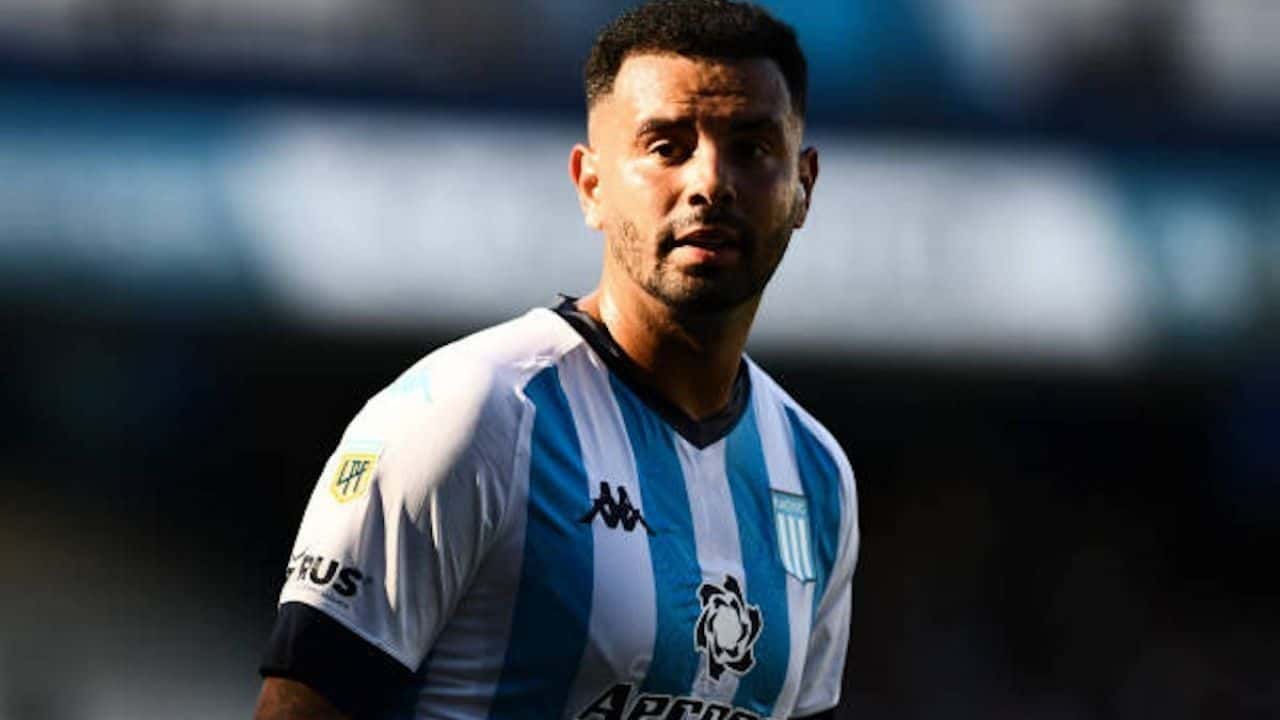 La Academia se impuso por 3 a 2 ante Patronato y se mantiene en lo más alto de la Zona A. Sin embargo, el colombiano protagonizó una jugada insólita.