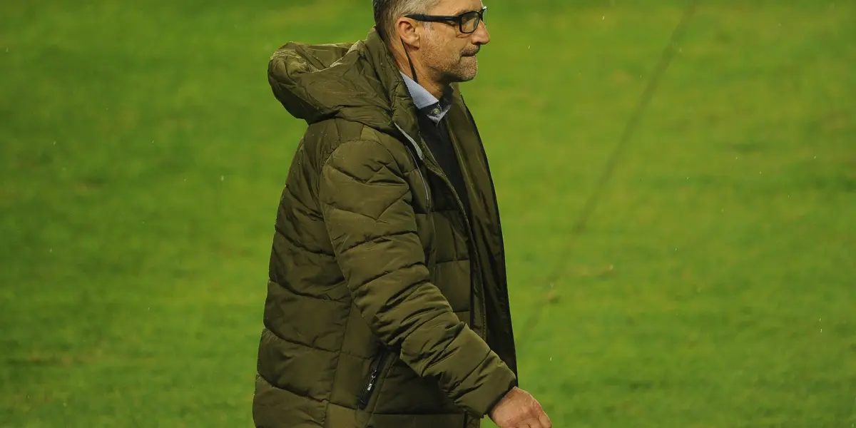 La Academia se quedó sin entrenador tras la derrota en el clásico y ya busca alguien que ocupe el puesto vacante.