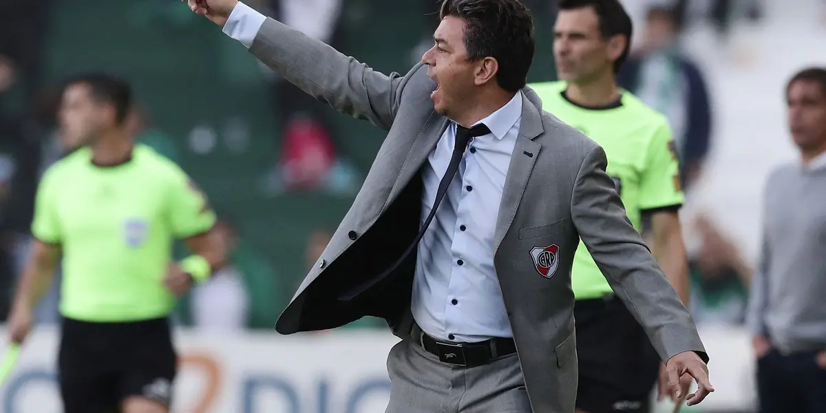 La AUF quiere tener al DT de River trabajando camino al Mundial, aunque se pone un plazo para esperarlo.