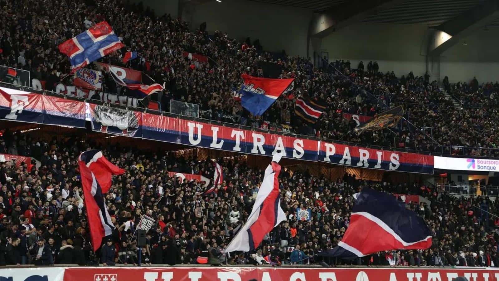 La barra realizó un pedido formal para que la cúpula dirigencial del conjunto parisino de un paso al costado.