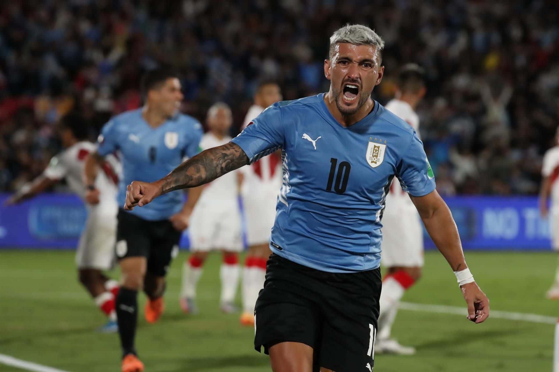 La Celeste se impuso por 1 a 0 y se metió en Qatar 2022. El equipo de Gareca se jugará todo en la última jornada.