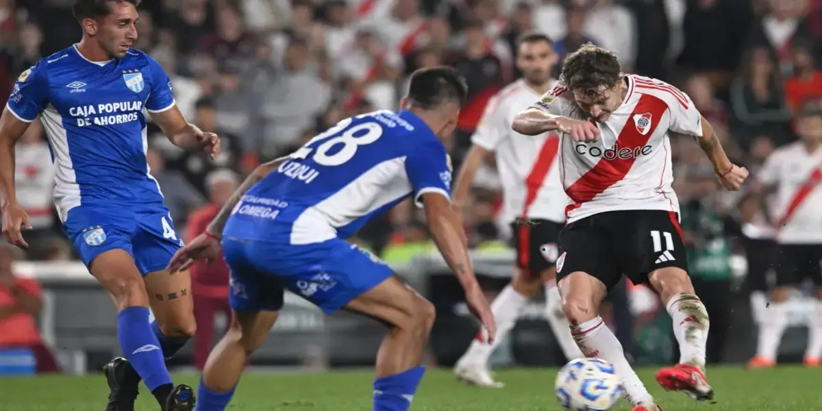 La chicana del jugador del Decano a los hinchas de River (Ole)