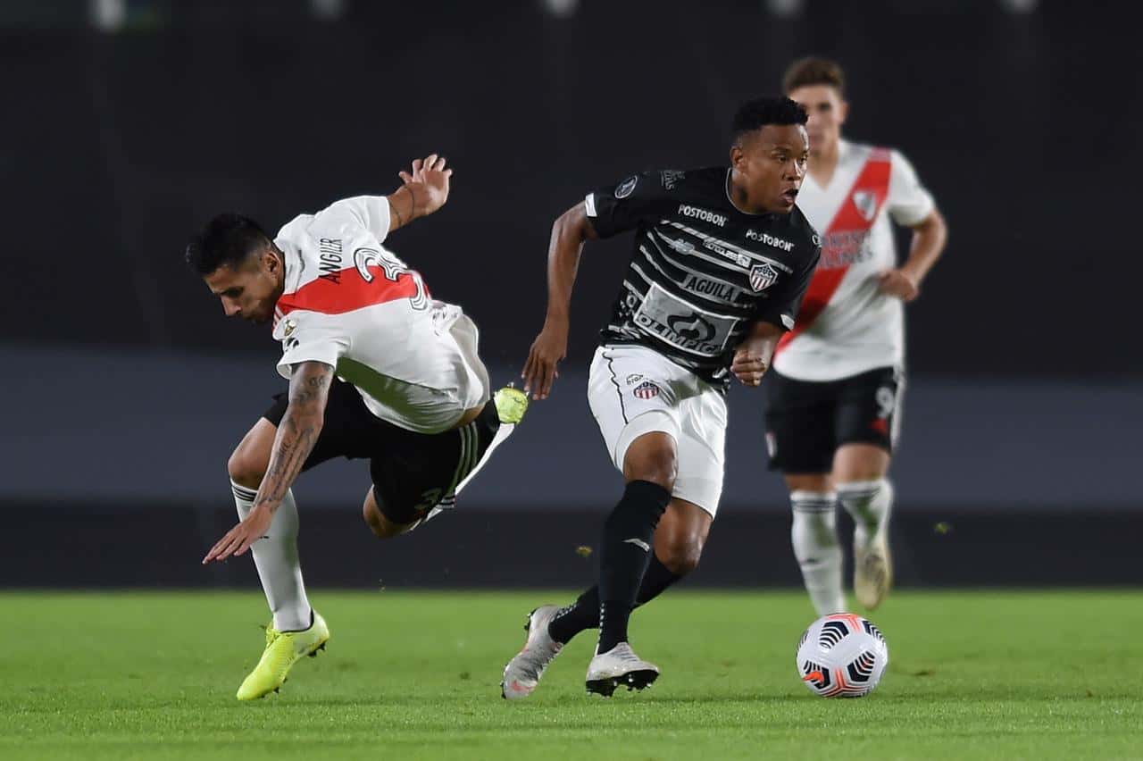 La Copa Libertadores 2021 tuvo sus particularidades coyunturales, muchas veces por los encuentros y los viajes de los planteles en cada partido. Sin embargo, la edición quedará en la historia por varios motivos. Uno de ellos, es el encuentro entre River Plate y Junior de Barranquilla.
Si querés saber más de la Copa Libertadores 2021, ¡sigue leyendo!