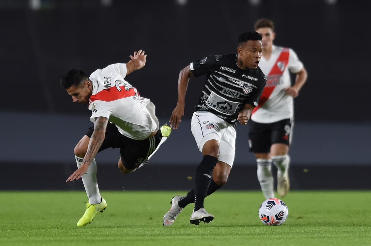 La Copa Libertadores 2021 tuvo sus particularidades coyunturales, muchas veces por los encuentros y los viajes de los planteles en cada partido. Sin embargo, la edición quedará en la historia por varios motivos. Uno de ellos, es el encuentro entre River Plate y Junior de Barranquilla.
Si querés saber más de la Copa Libertadores 2021, ¡sigue leyendo!
