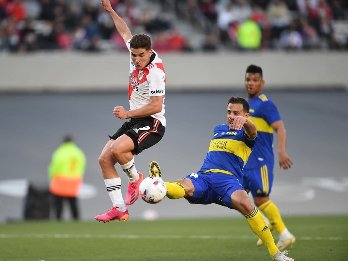 La determinación expresa que uno de los dos partidos por fecha de los dos más grandes deberá ser transmitido por televisión abierta.