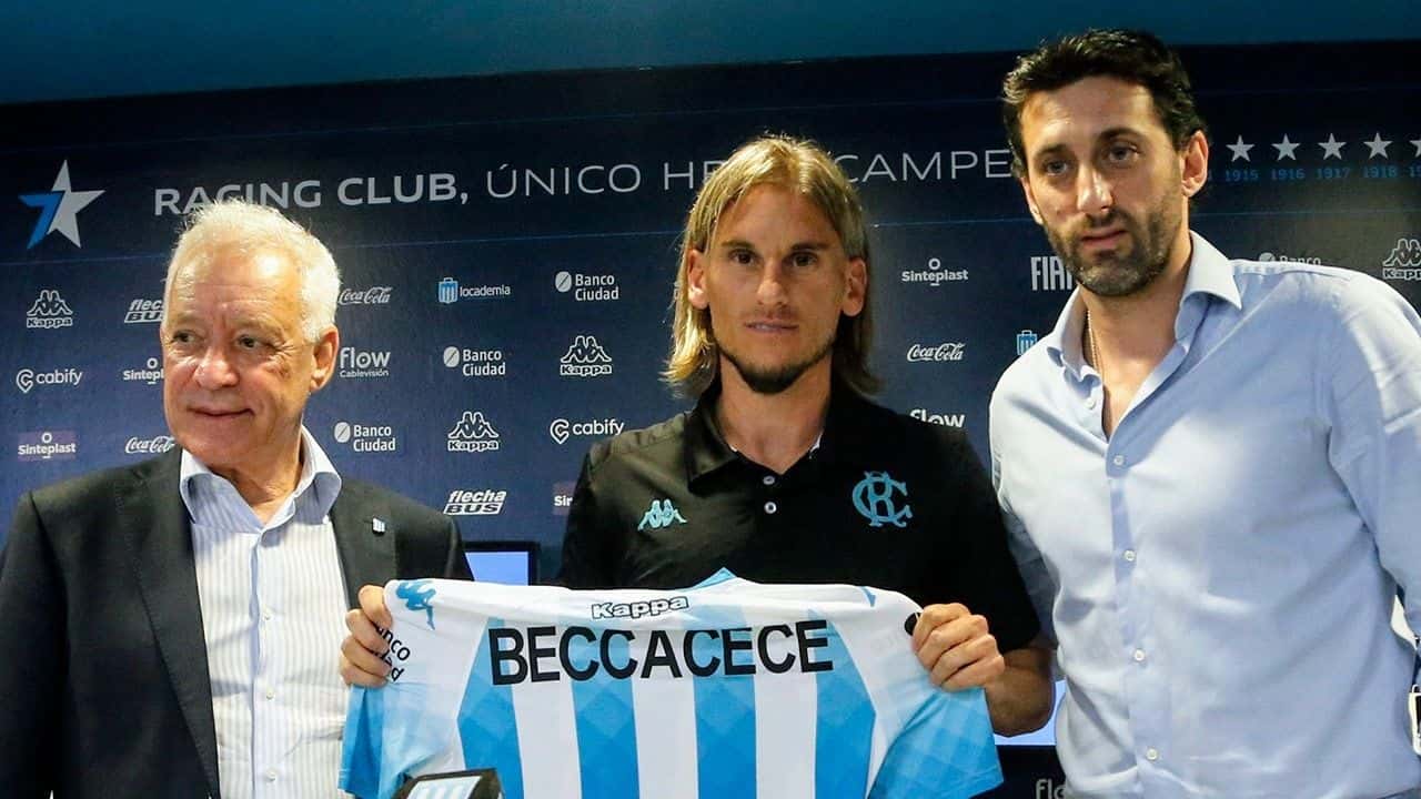 La directiva de Racing Club de Avellaneda vive horas determinantes luego de su derrota ante Club Atlético Tucumán.