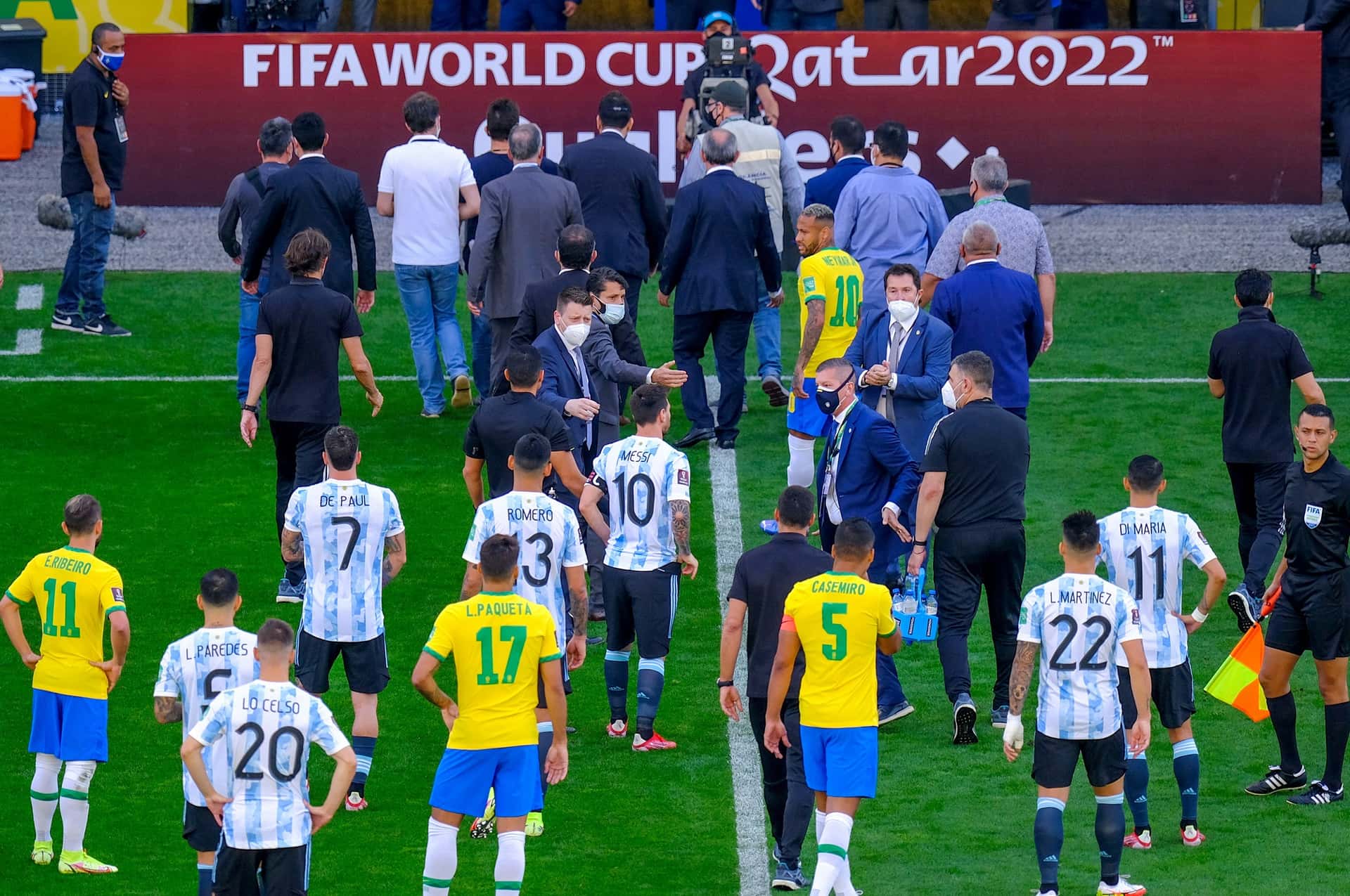 La entidad madre del fútbol internacional se manifestó luego de la suspensión del clásico sudamericano.