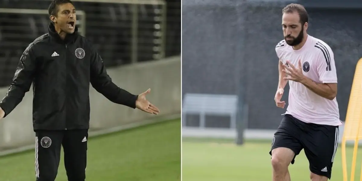 La expulsión de Gonzalo Higuaín no gustó nada a Diego Alonso, quien no dudó en dar con todo a Gonzalo Higuaín.