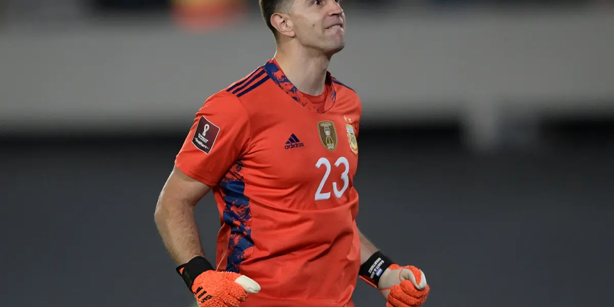 La gente alentó al arquero argentino en el penal a favor de Perú.