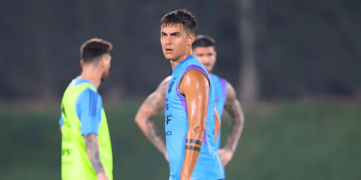 La Joya fue uno de los jugadores que más sufrió y alentó a sus compañeros desde el banco de suplentes