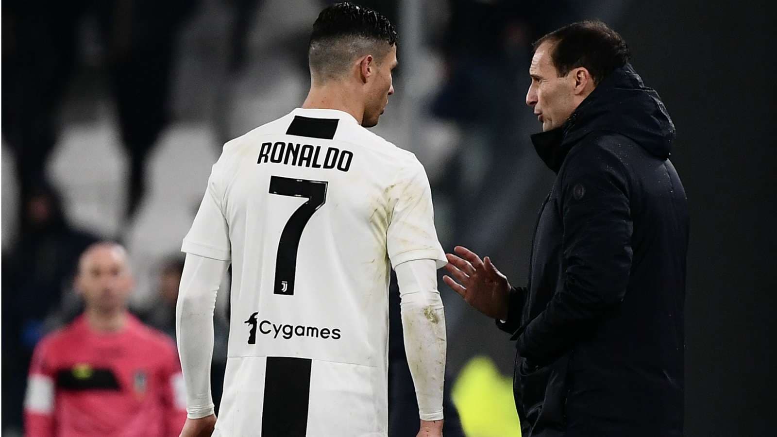 La Juventus arrancó con empate el campeonato italiano y la gran novedad fue no ver a Cristiano Ronaldo en el once inicial del partido. Sobre esto se rumoreo una posible salida del portugués del elenco italiano, pero el técnico Massimiliano Allegri aseguró que tomó la decisión pactada junto al futbolista ¿Cuáles fueron las palabras del entrenador? Toda la información acá.