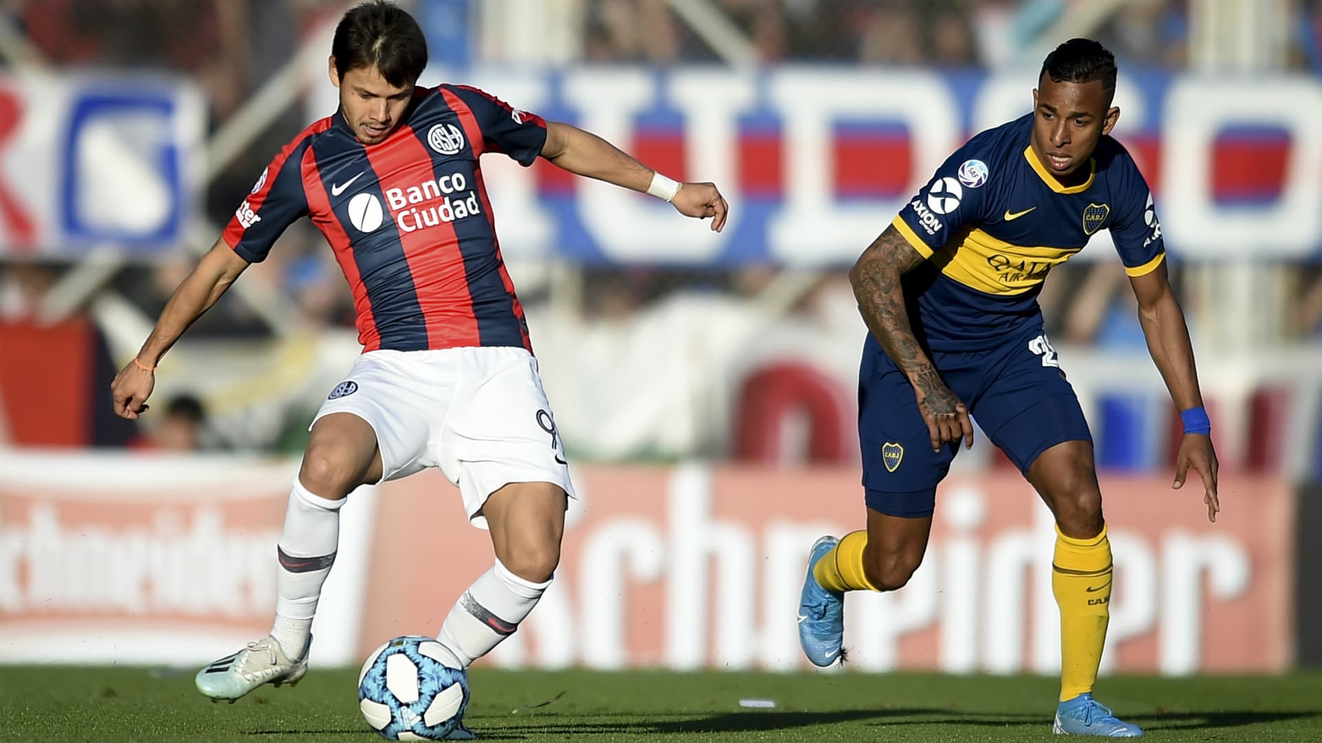 La Liga Profesional se puso en marcha el pasado 16 de julio y ahora tendrá un gran partido en la fecha 3 entre Boca Juniors y San Lorenzo, ¿A qué hora estarán jugando y por donde lo transmiten? Toda la información del clásico la tenes acá.