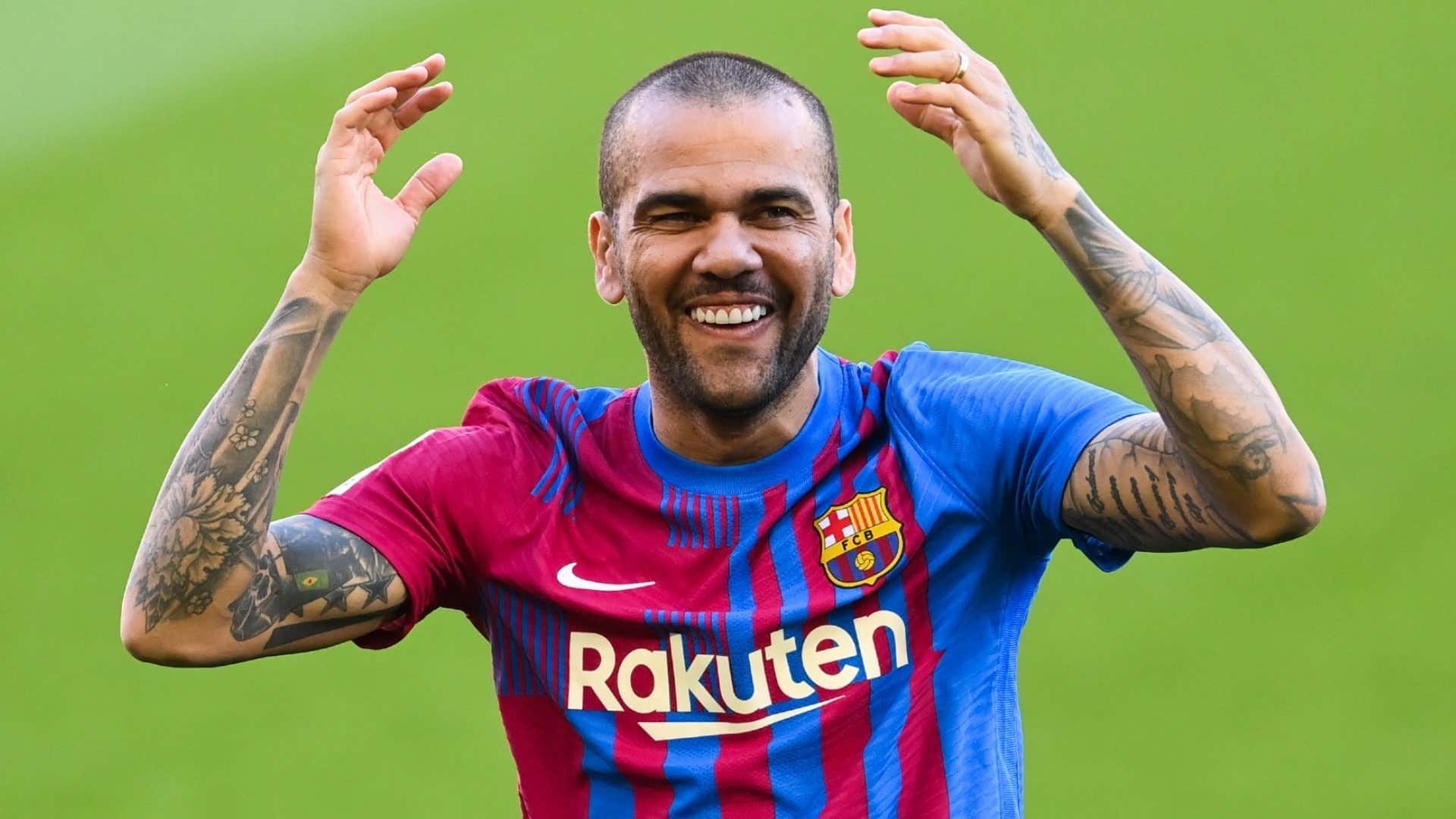 La noticia tiene que ver con la aprobación de la inscripción para que Dani Alves pueda jugar con la camiseta del conjunto Culé. El debut se podría dar esta tarde.