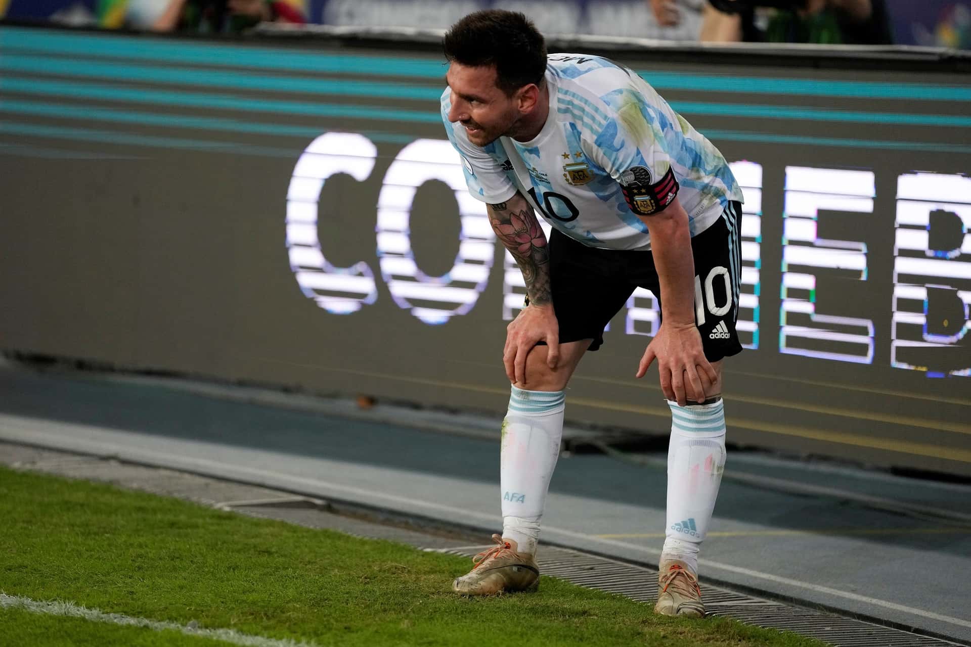 La Pulga convirtió de tiro libre el primer gol del partido y puso en ventaja a la Albiceleste.