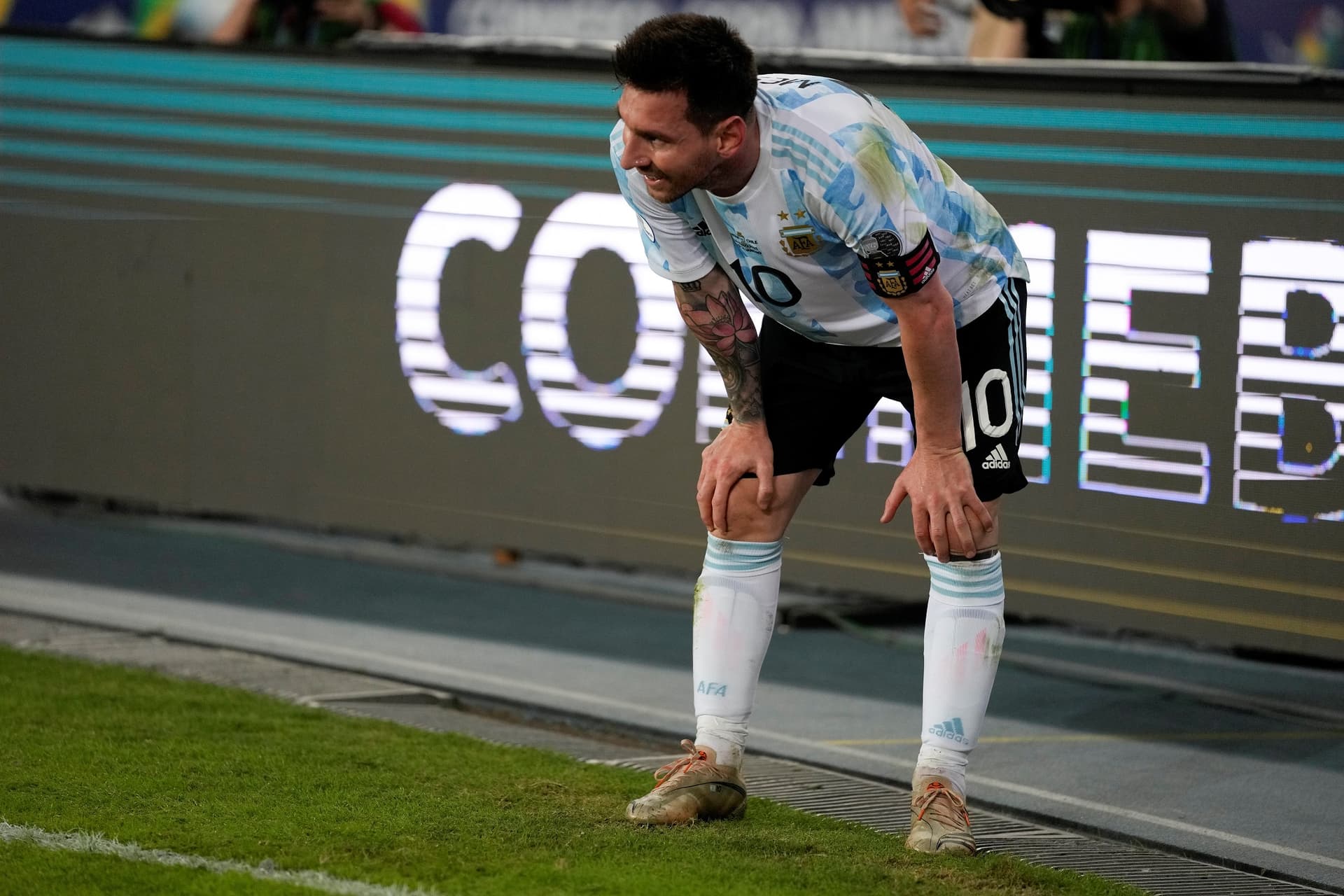 La Pulga convirtió de tiro libre el primer gol del partido y puso en ventaja a la Albiceleste.