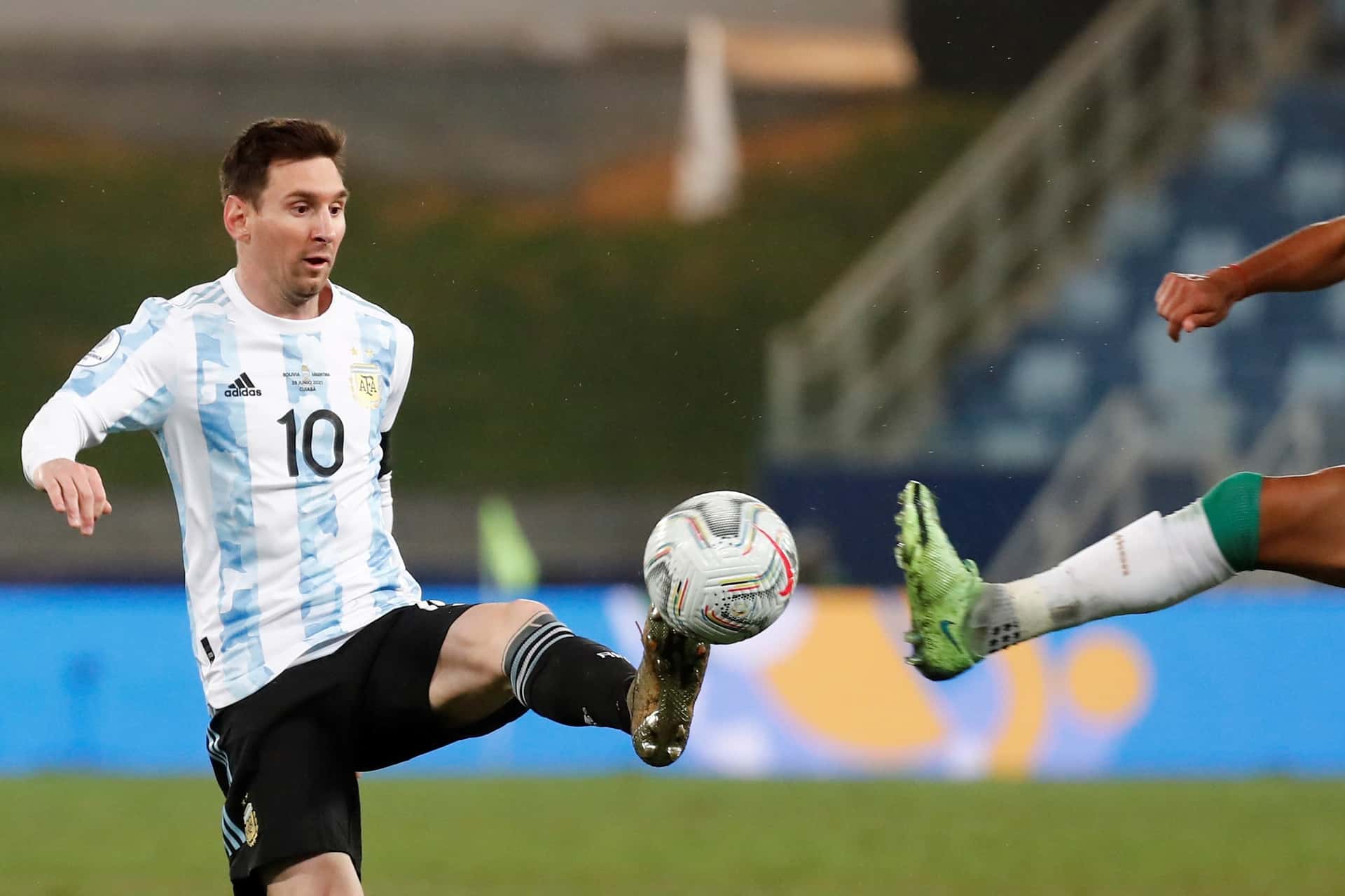 La Pulga no para de batir marcas históricas y ahora quiere superar al histórico futbolista brasileño.