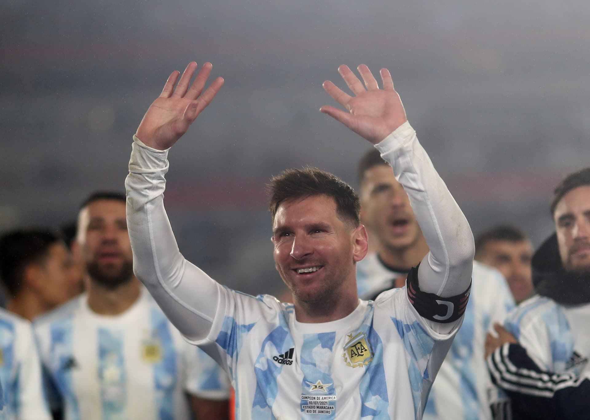 La Pulga no pudo evitar llorar luego de vencer a Bolivia por 3-0, con público en las tribunas del Monumental.