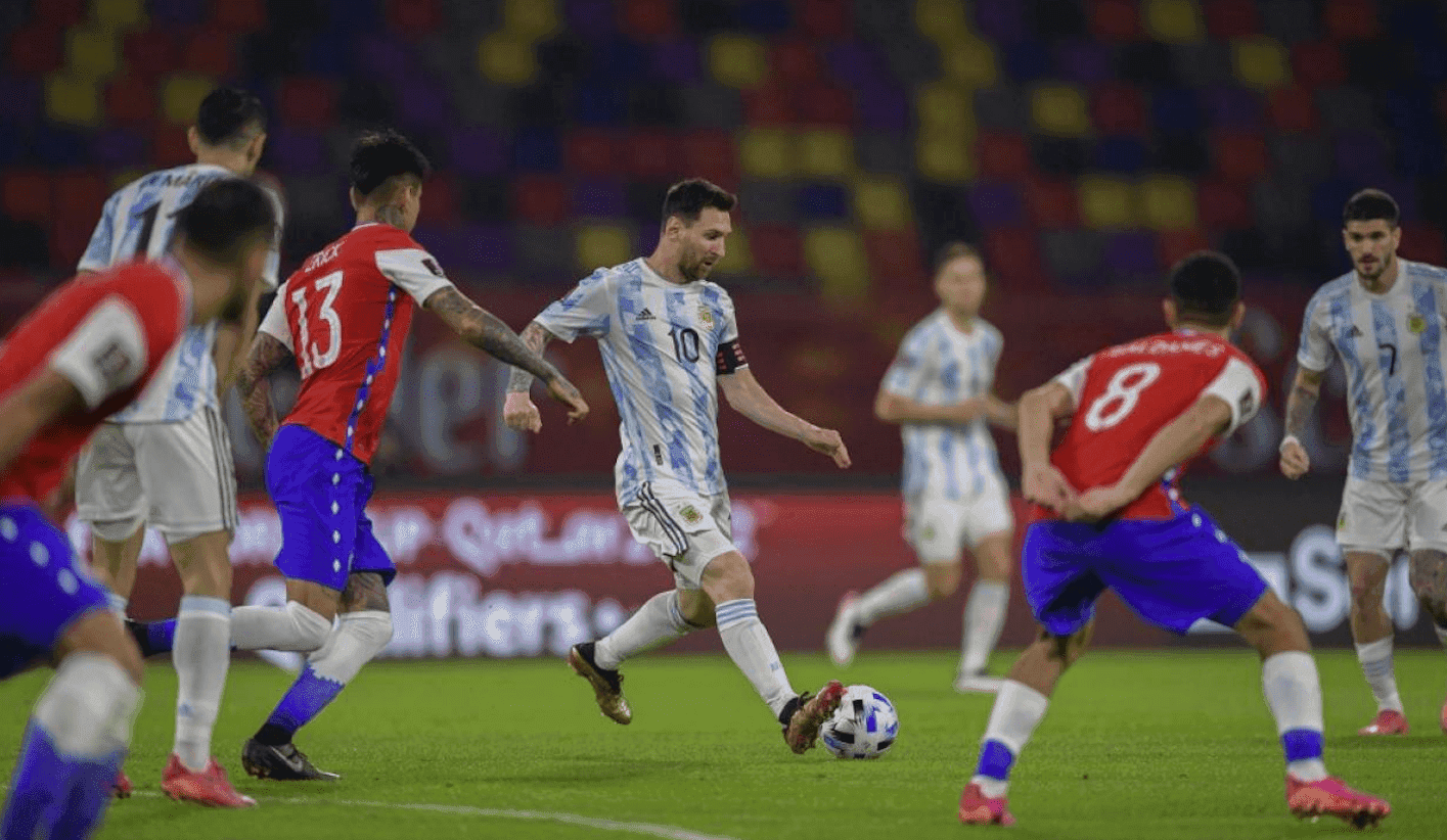 La Roja se encuentra muy comprometida y por ahora afuera de Qatar 2022. Por eso, buscará jugar en un ámbito poco tradicional.