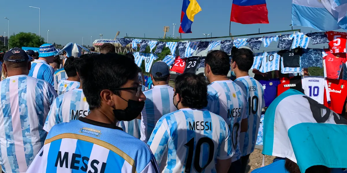 La Scaloneta se mide ante el conjunto Cafetero en un partidazo por las Eliminatorias. Acá te mostramos todo el color de la previa.