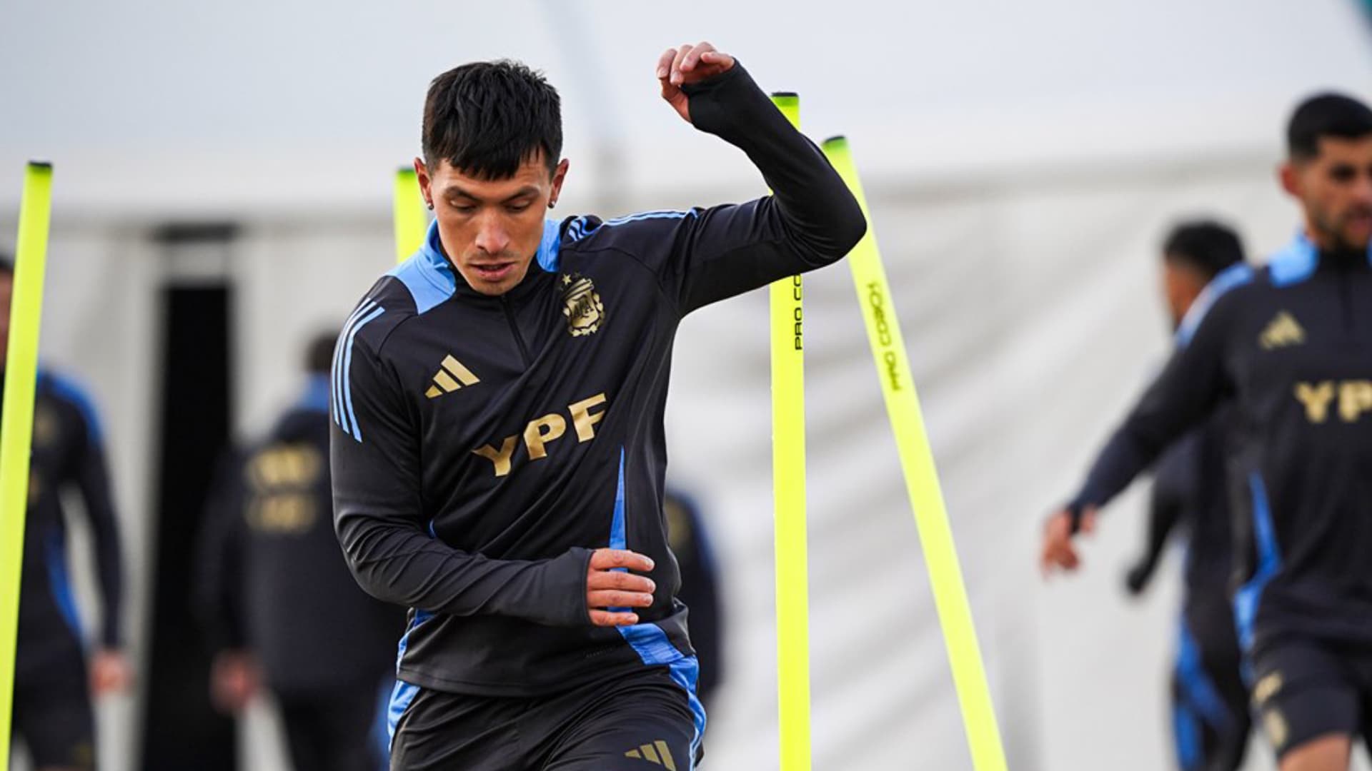 La selección argentina tomó una extraña decisión con Lisandro Martínez