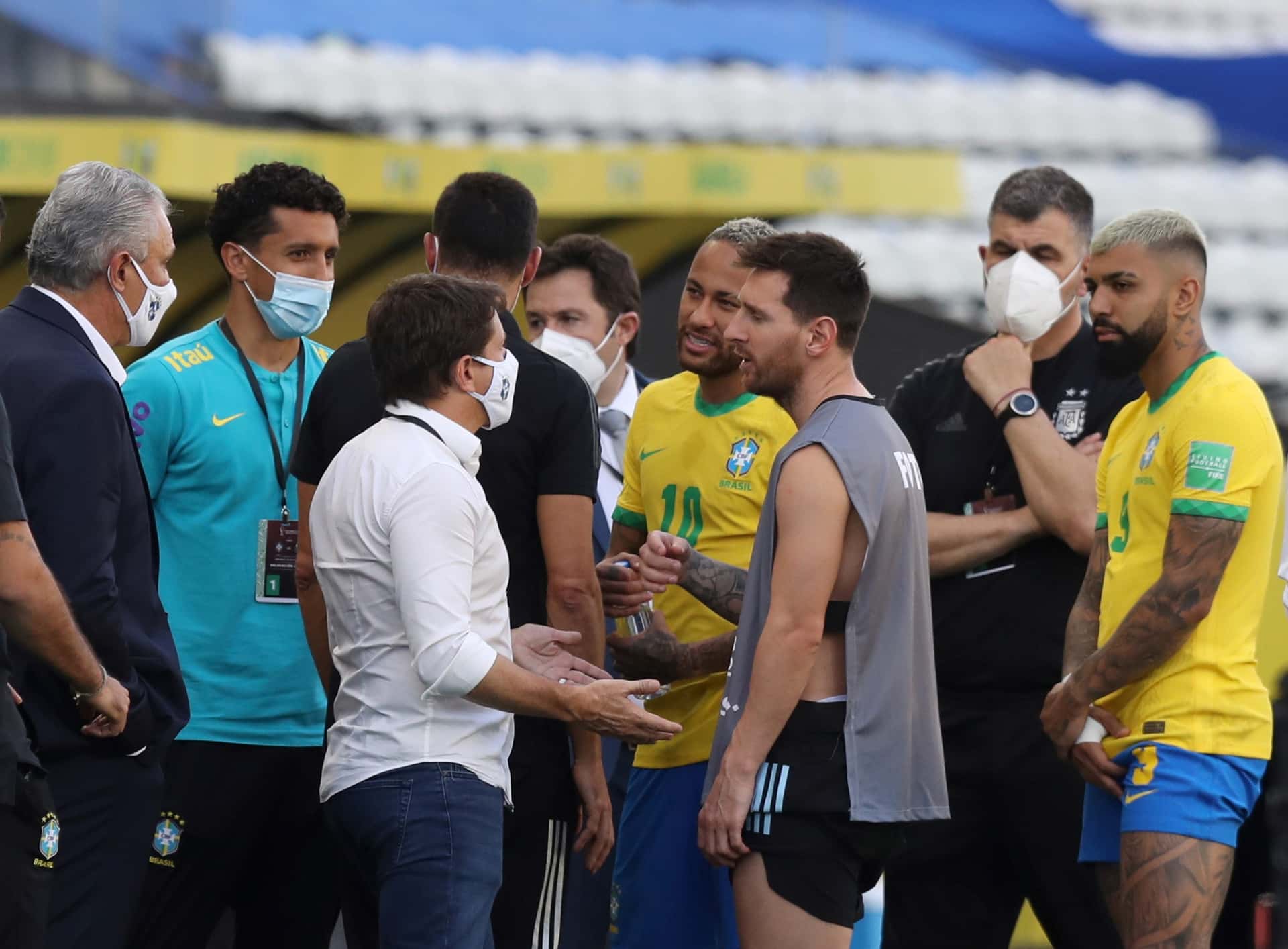 Las autoridades sanitarias interrumpieron el compromiso a los cinco minutos del primer tiempo.