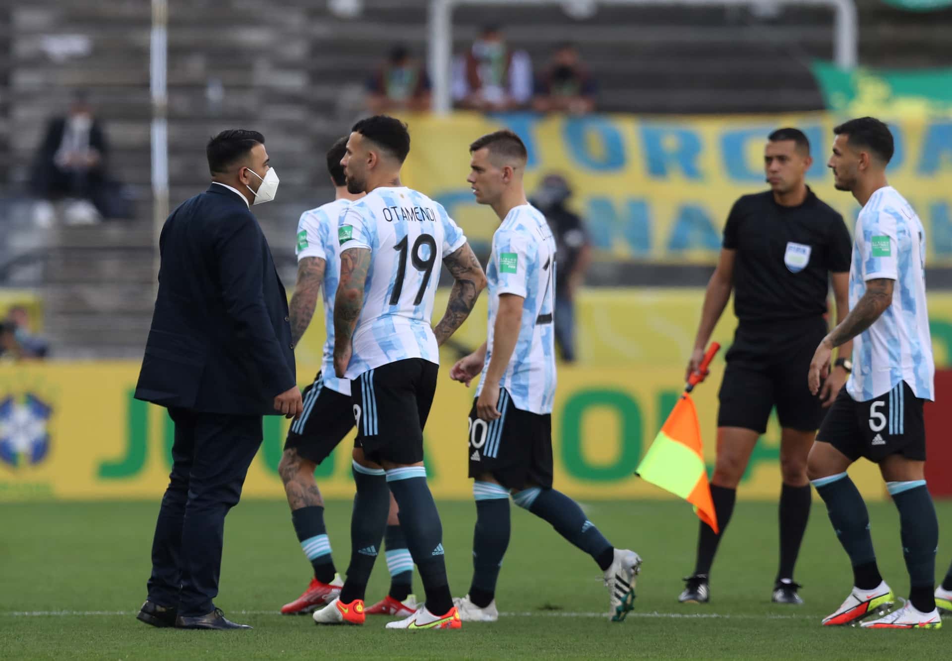 Las autoridades sanitarias suspendieron el encuentro a los cinco minutos del primer tiempo.