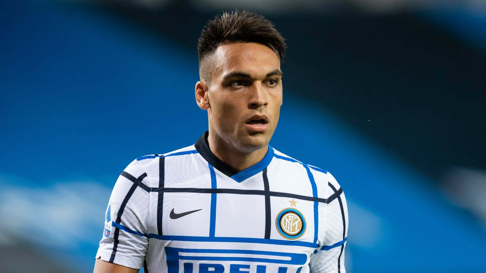 Lautaro Martínez es uno de los mejores jugadores del Inter de Milán, sus grandes actuaciones llaman la atención de los equipos poderosos de Europa y el Arsenal de Inglaterra lo quiere incorporar intercambiando dos jugadores más dinero encima ¿Cuánto vale el delantero argentino? Toda la información acá.