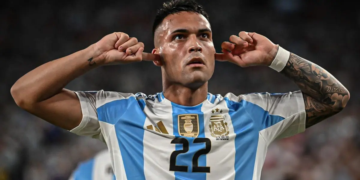Lautaro Martínez festejando su gol con Argentina l con Argentina