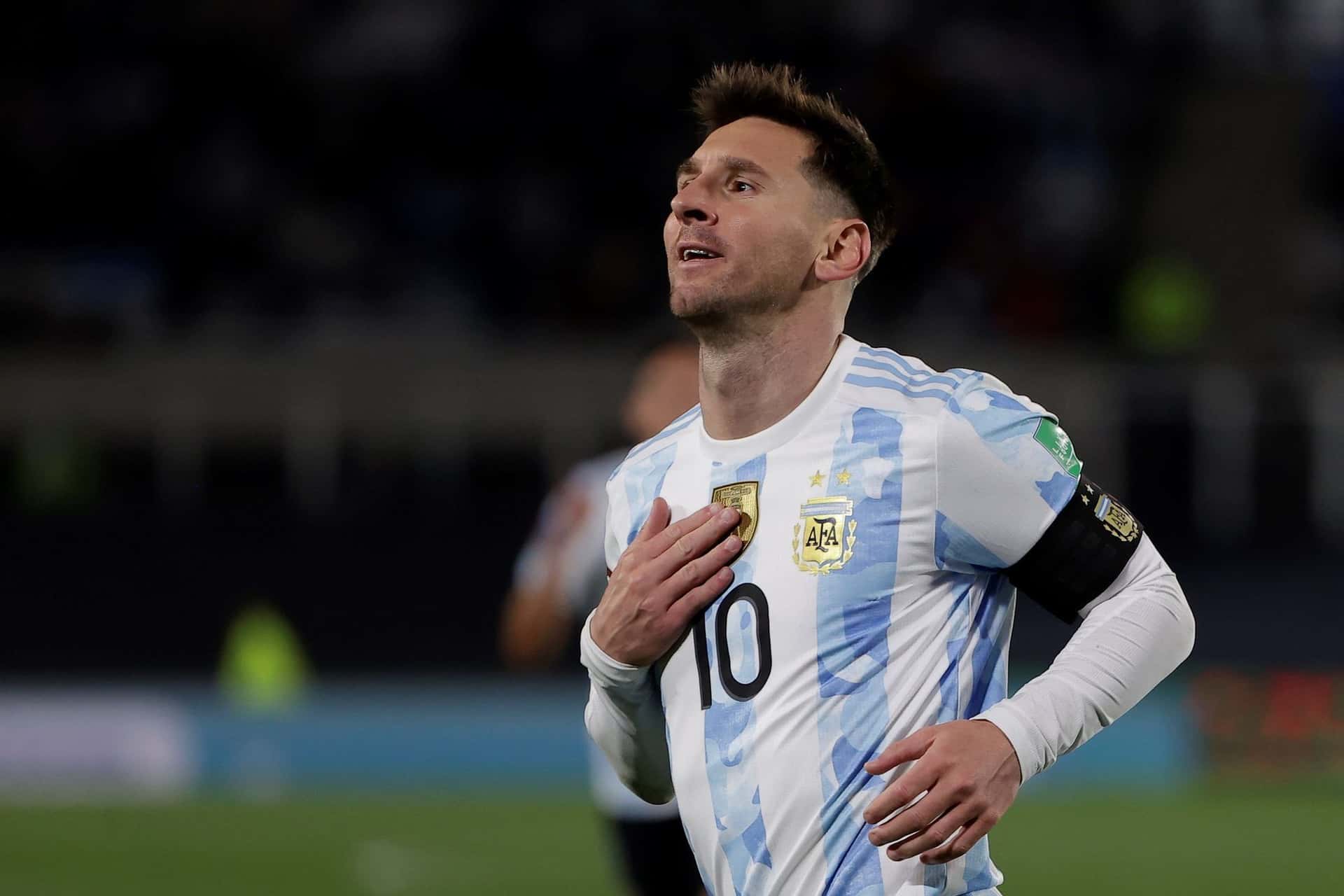 Leo dejó un largo mensaje en su llegada a la capital francesa y tras haber clasificado a su selección a la Copa del Mundo de Qatar 2022.