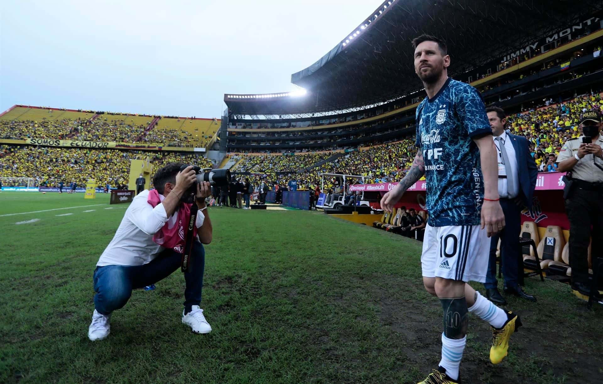 Leo fue recibido de la mejor manera por el público en Guayaquil, en la última fecha de las Eliminatorias Sudamericanas.