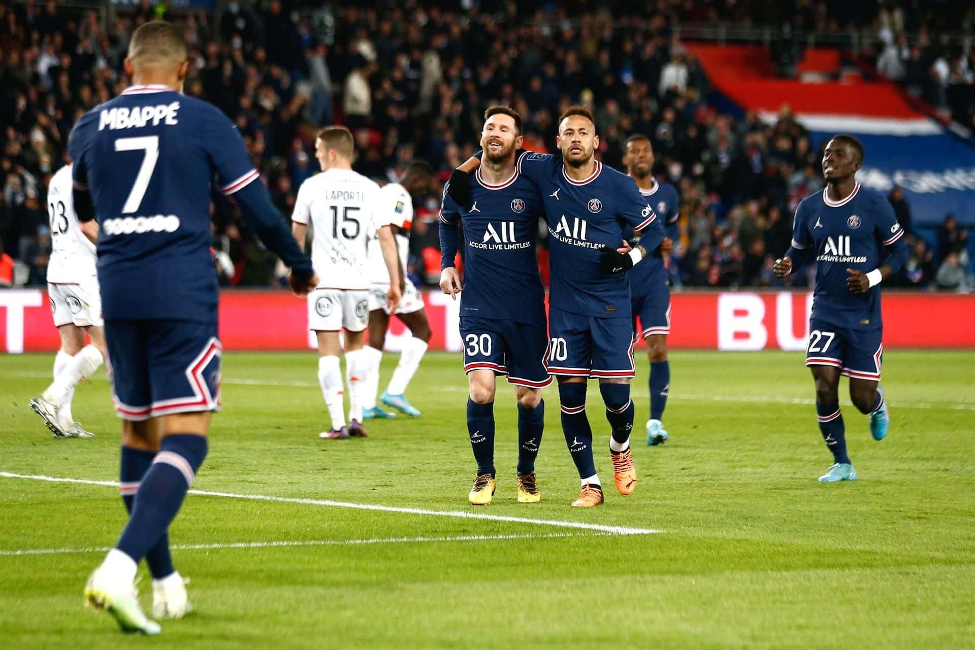 Leo jugó un gran partido en el triunfo del PSG 6 a 1 ante Clermont para seguir en lo más alto de la Ligue 1.