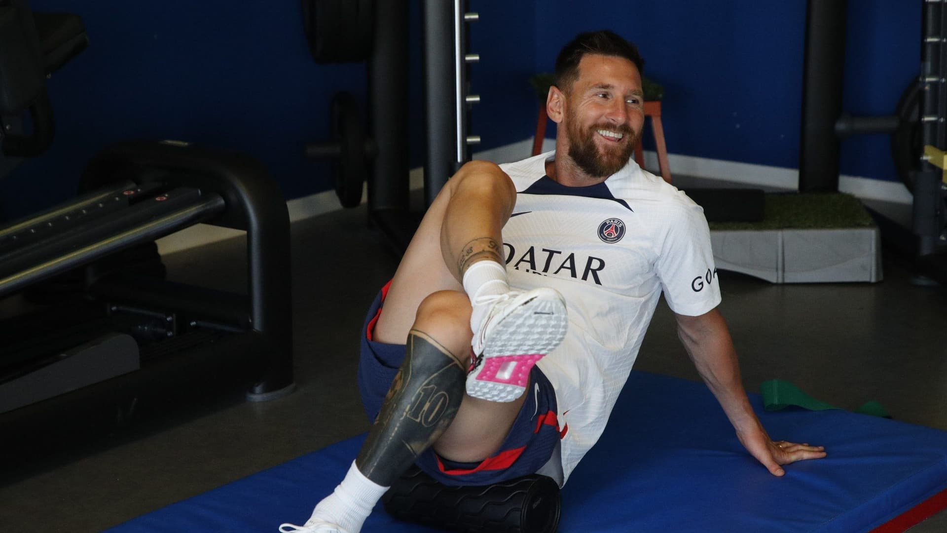 Leo recortó sus vacaciones y se hizo presente en el segundo día de entrenamientos del equipo francés.