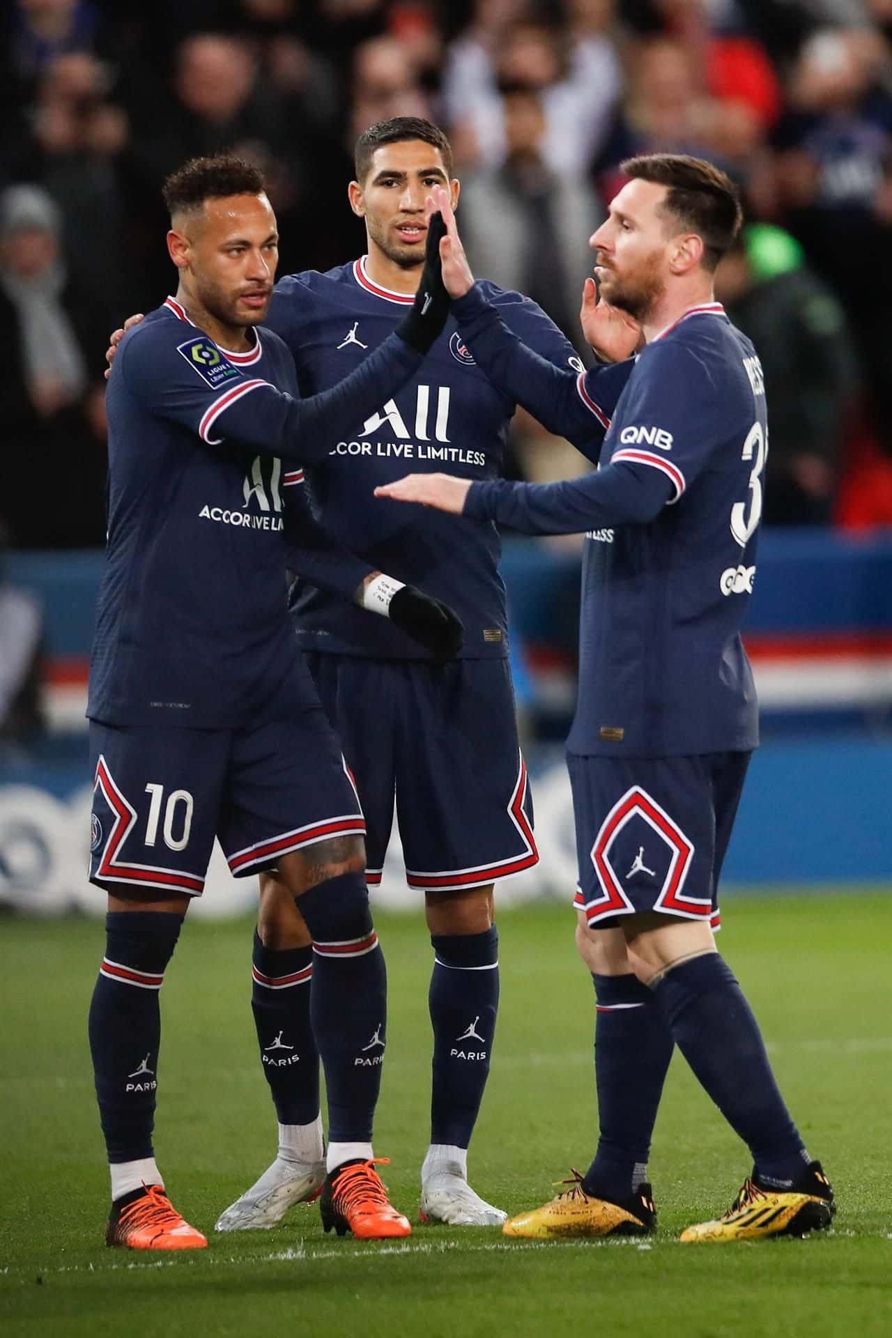 Leo se anotó entre los goleadores en el triunfo de su equipo por 5 a 1 ante Lorient, por la fecha 30 de la Ligue 1.