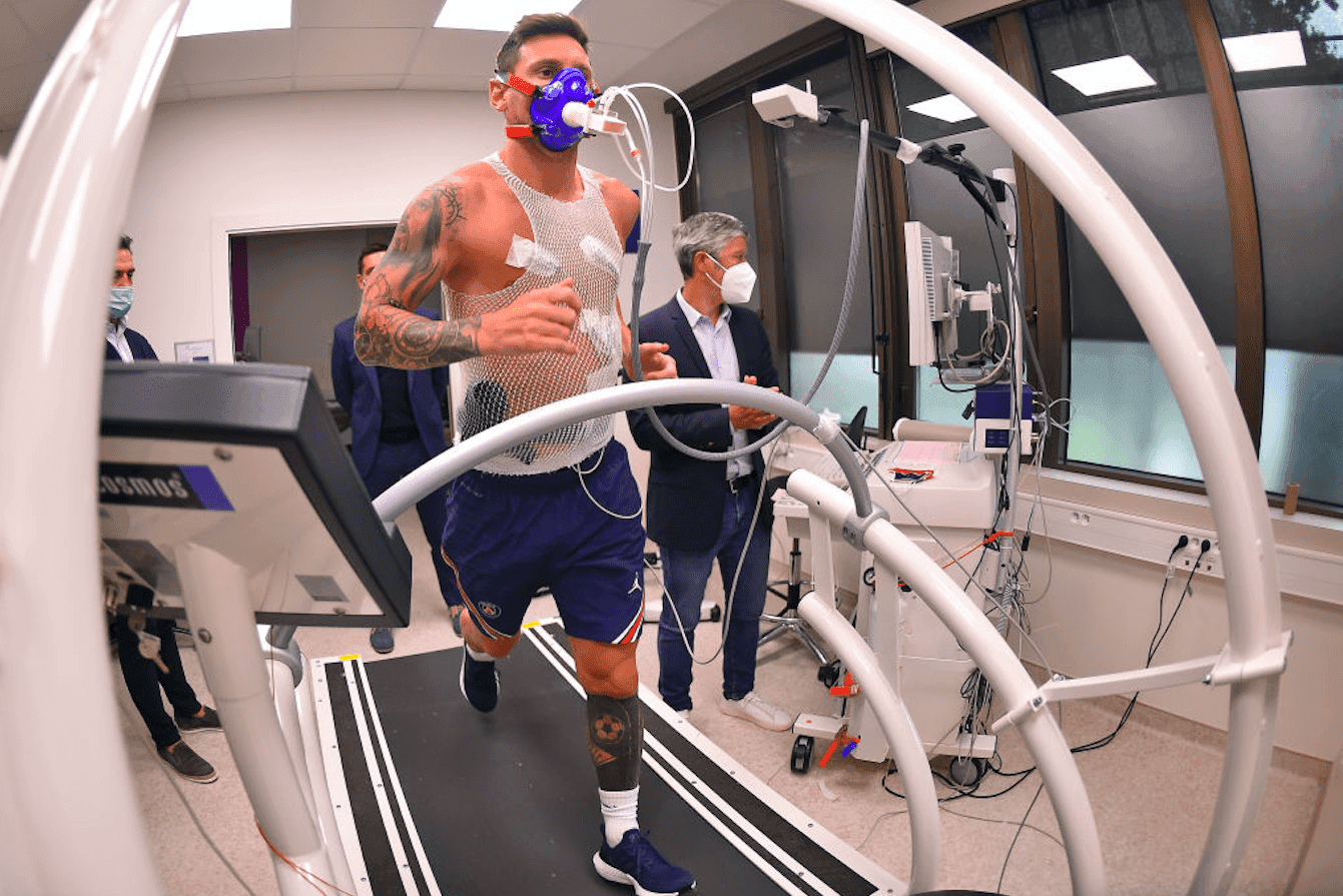 Leo se tuvo que hacer controles luego de ser positivo de covid. En caso de que no exista complicación, se sumará a las prácticas bajo las órdenes de Pochettino.