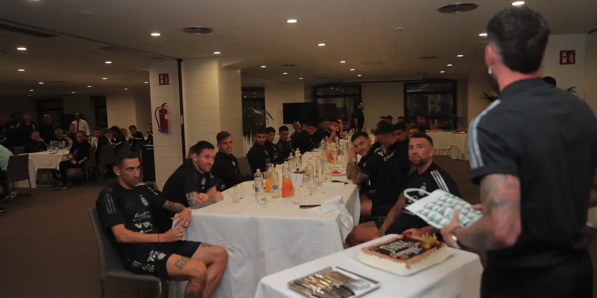 Leo utilizó su cuenta de Instagram para paralizar un momento junto a dos futbolistas.