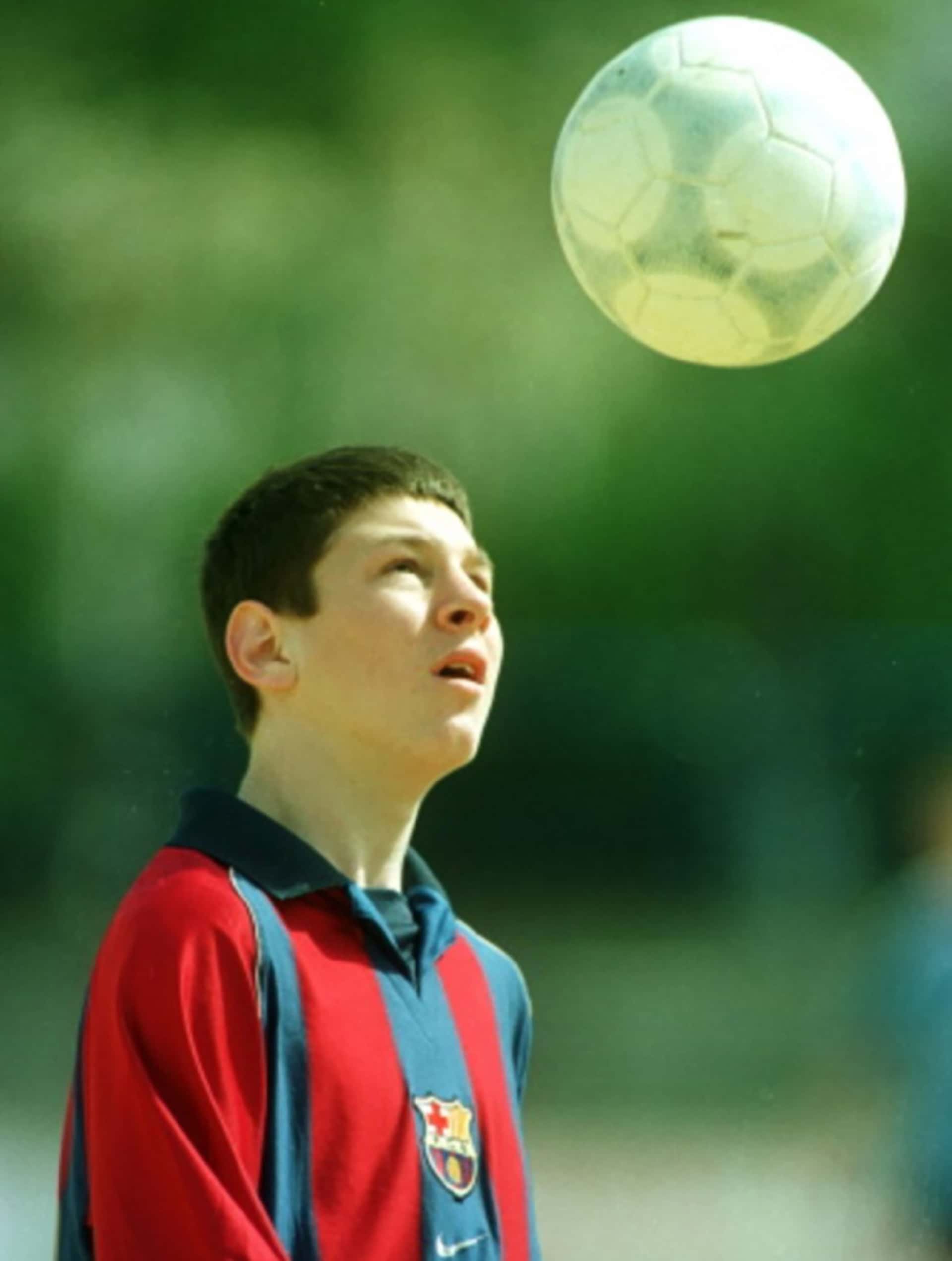 Lionel Messi antes de ser el mejor jugador del mundo sufrió un problema con su altura que luego a través de los años lo pudo solucionar, pero no fue fácil para el futbolista lidiar con eso ¿Qué tratamiento se tuvo que hacer? ¿Cuánto mide ahora el argentino? Todos los detalles acá.