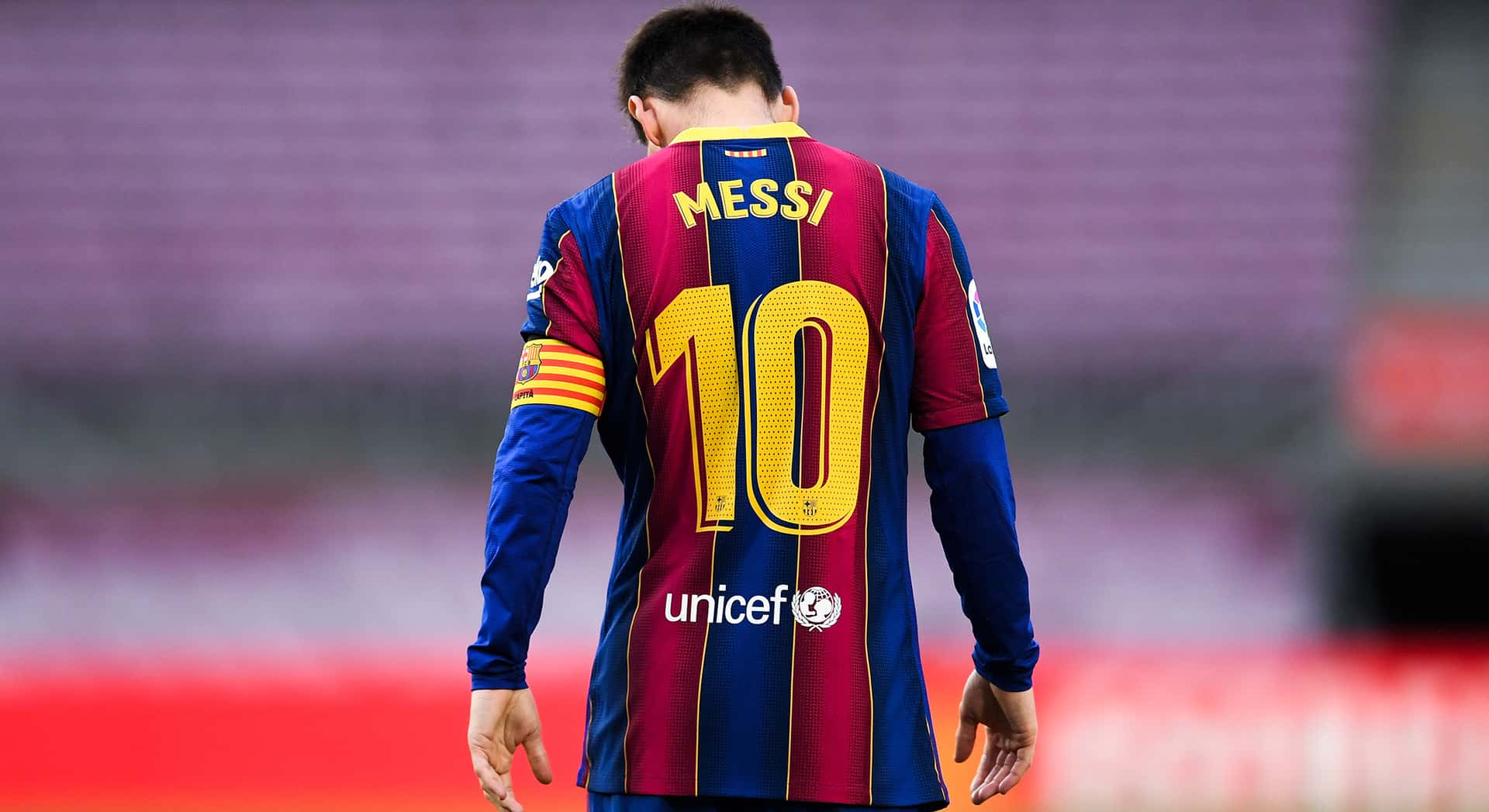 Lionel Messi dejó de ser jugador del Barcelona y pasó a ser parte del plantel del Paris Saint-Germain. Debido a esto la número 10 quedó vacante en el conjunto catalán y el club quiere que ante la ausencia del rosarino nadie lleve ese dorsal ¿Se retira la remera? ¿Quién la usará? Toda la información acá.